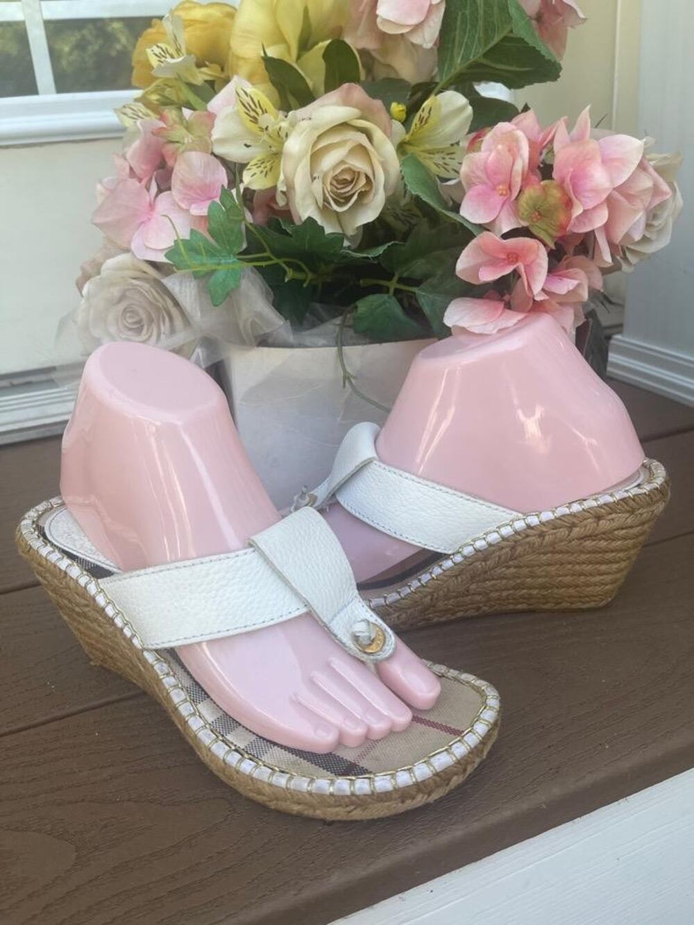 Burberry white leather espadrille thong wedge size 39 US 9 (900